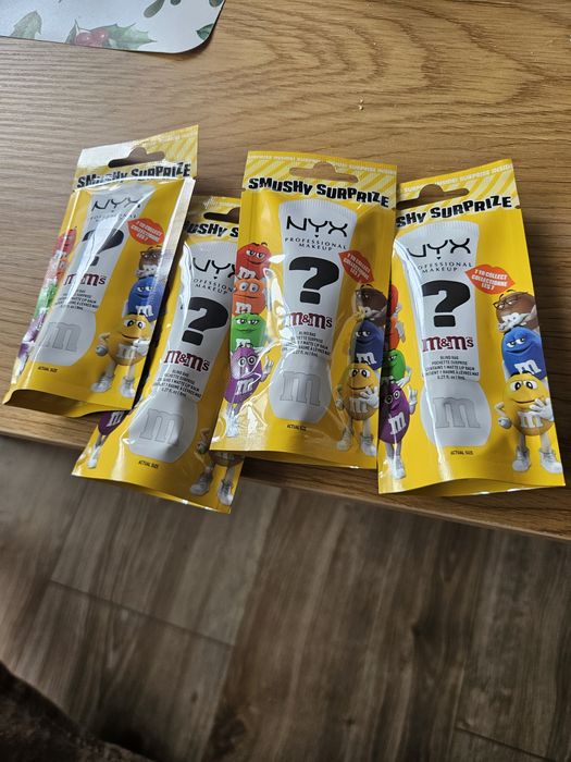 Blindbox  nyx m&m's  mysterybox kosmetyczny błyszczyk