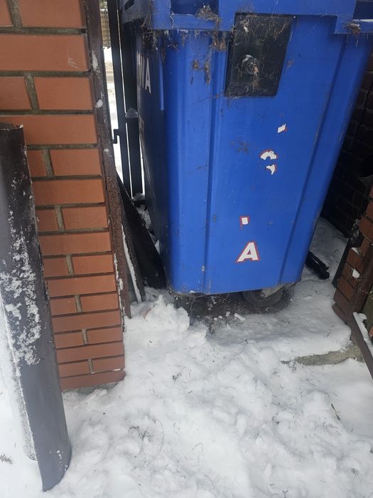 Śmietnik kontener duży na kołach
