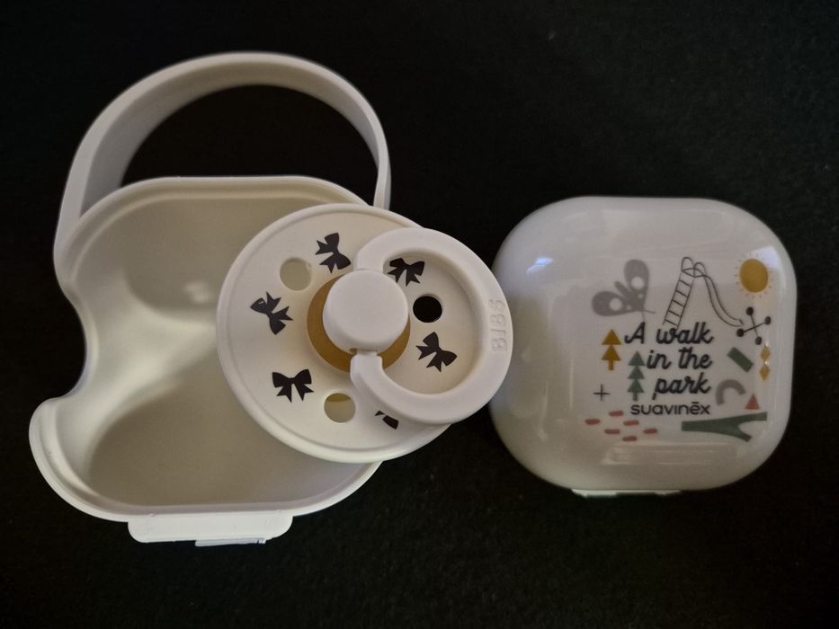 Соска пустушка BIBS Colour Latex кругла Holiday Bow Ivory 6-18 міс НОВА