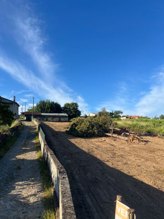 Vende-se Terreno em Andrães - Vila Real