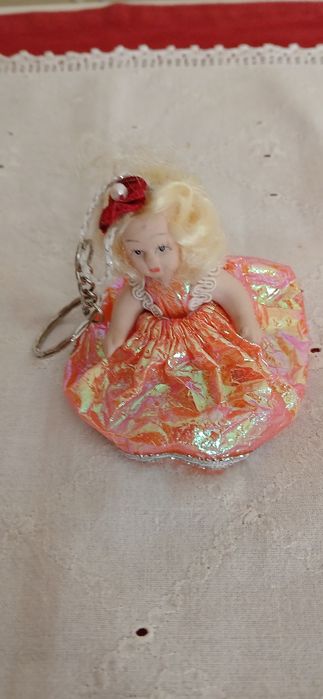 Porta-chaves boneca