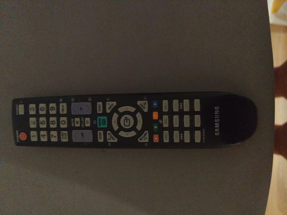 Vendo televisão - Samsung LED 32" Full HD  Excelente Estado + Comando Original