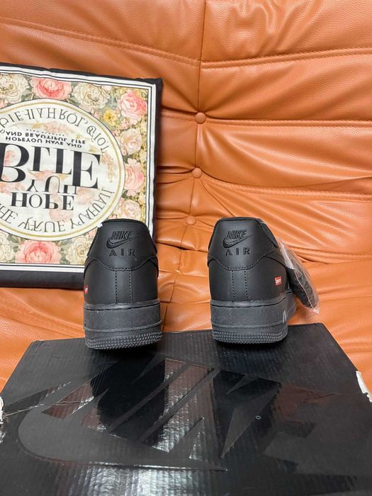 Nike Air Force 1 Low Supreme Czarny r.39