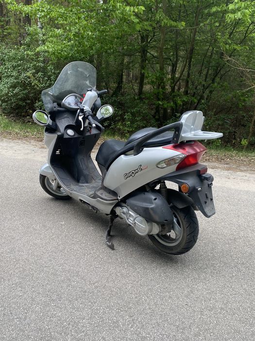 Skuter Kymco GranDink 125.