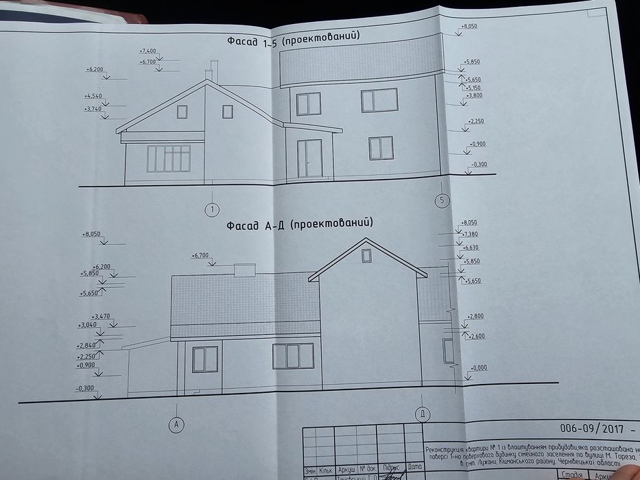 Продам 1/2 будинку в смт  Лужани.