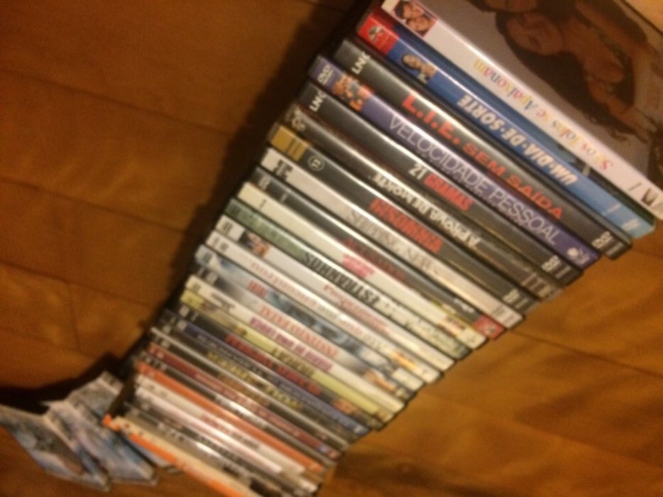 31 Filmes e 1 série do CSI de Em DVD