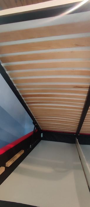 Łóżko sypialniane tapicerowane z pojemnikiem