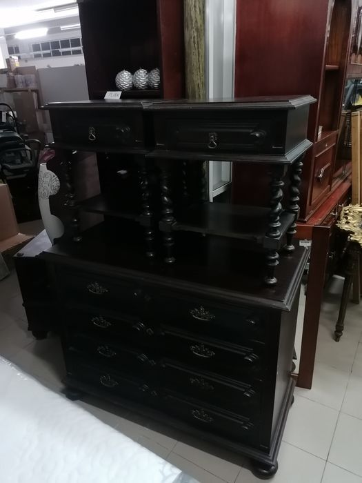 Mesas cabeceira e cómoda