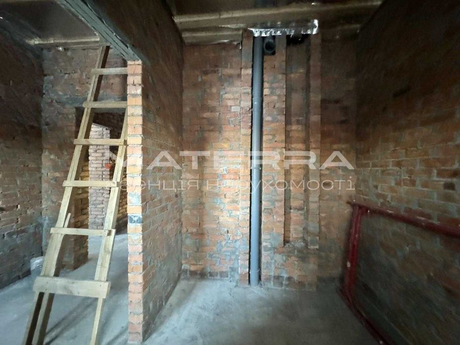 Малютянка продаж будинку з комунікаціями