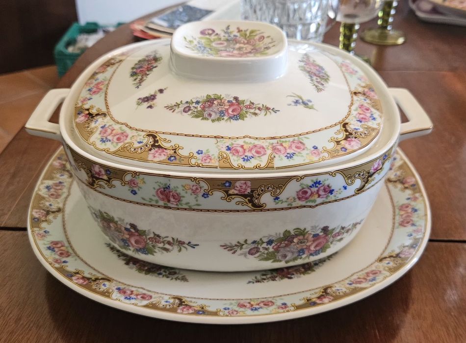Terrina de Sopa Antiga em Porcelana  Italiana Depos