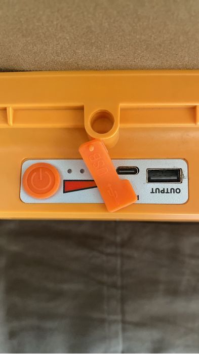 Projetor 200W com painel solar