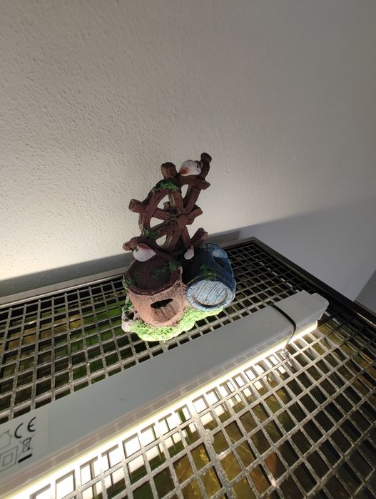 Aquário de 100 com suporte em ferro l com arrumação