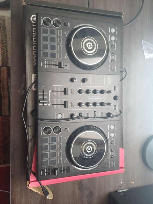 Pioneer DDJ-400.