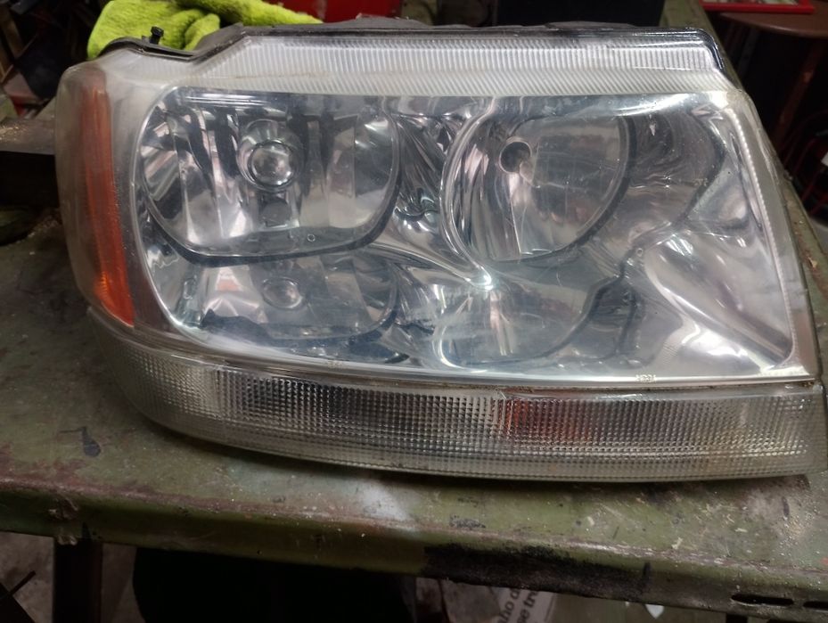 Farol drt Cherokee