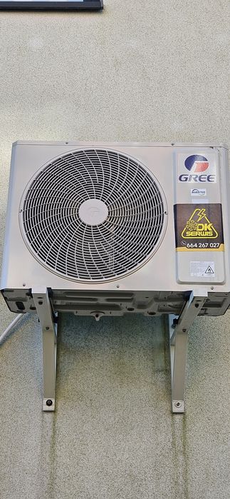 Klimatyzator ścienny biały firmy GREE