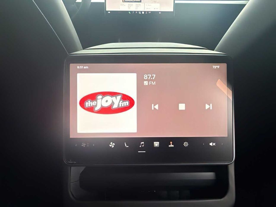 Tesla Model 3      2025