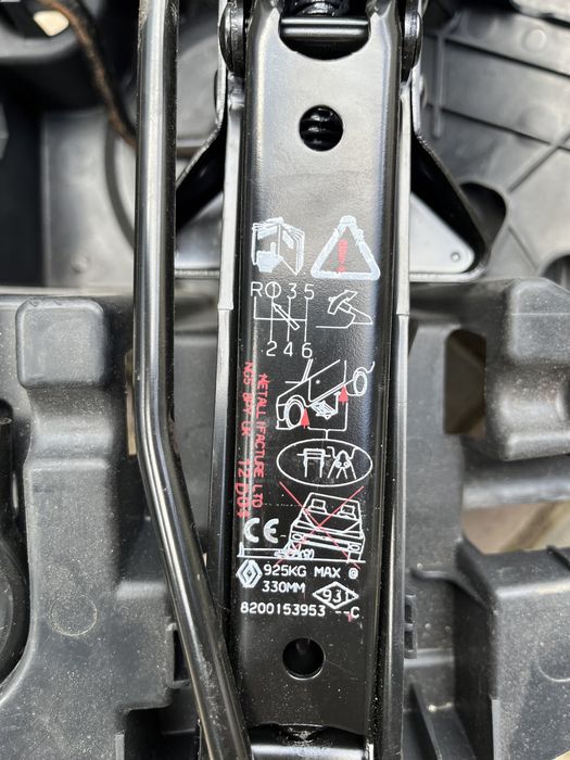 Домкрат ключ буксировочна петля набори