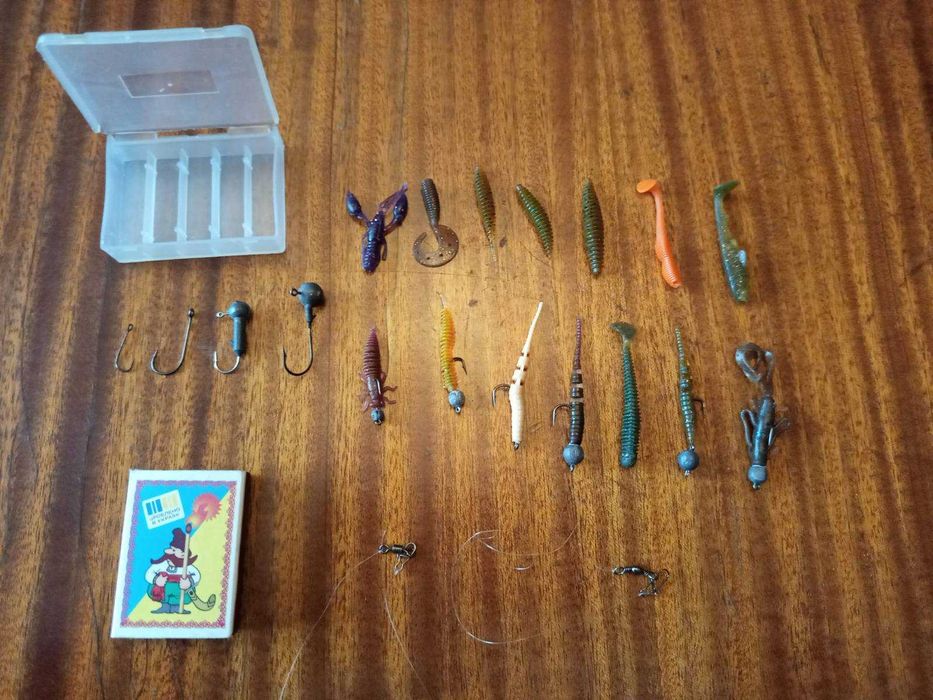 Один Лот 14шт.Силіконових приманок з 10шт.Гачками+2шт.Поводка+Коробка!