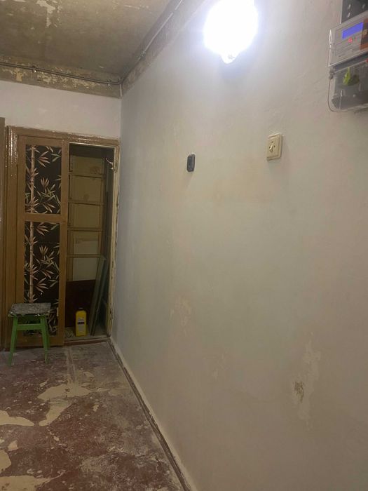 Срочно !1-я в Центре под ремонт! Этаж 1\5.С Балконом.