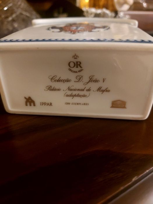 Pote lindíssimo em porcelana registado
