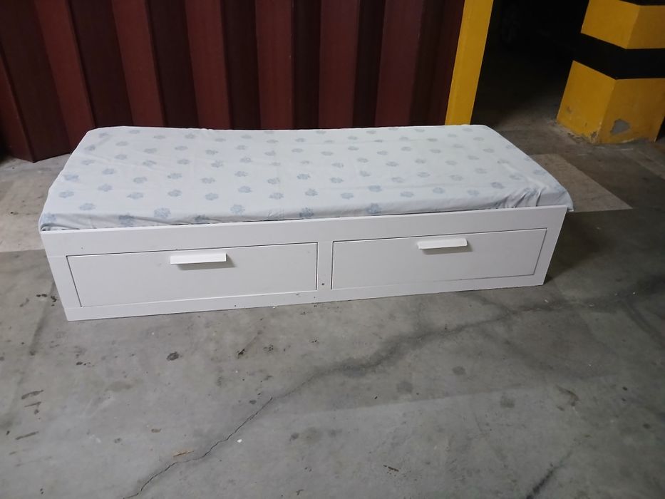 Cama solteiro com 2 gavetões