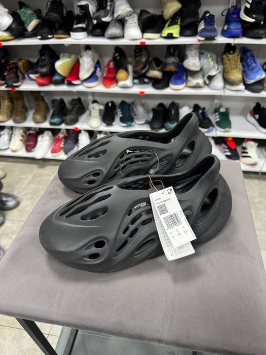 ОРИГІНАЛ 100% Кросівки Тапочки чоловічі Adidas Yeezy Foam Runner Black HP8739 46
