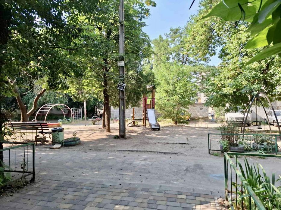 Продам 2 -к кв в кирпиче с отличной локацией по пр Слобожанскому район Загса
