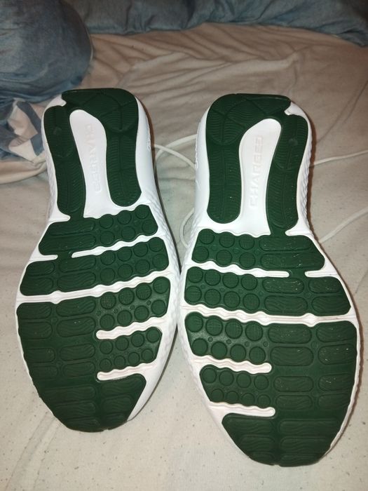 Buty sportowe i Under Armour Charged Surge 4