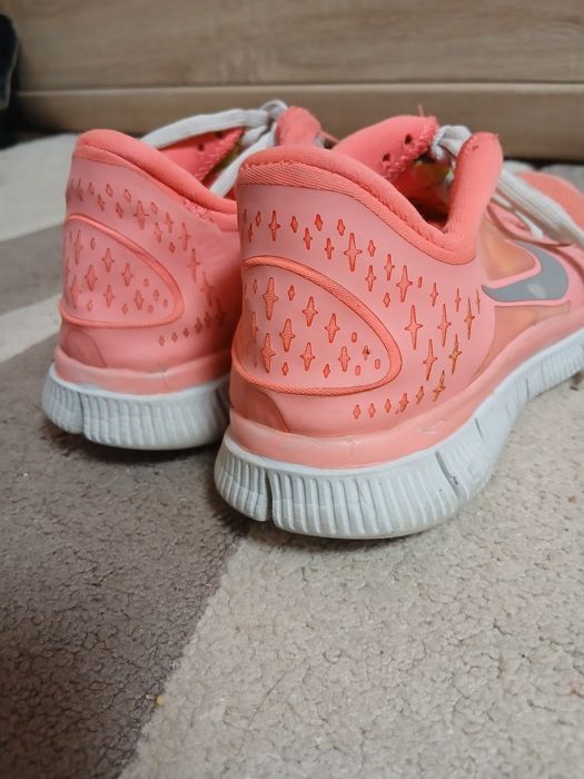 Продам класні кросівки 22см р.34-35!