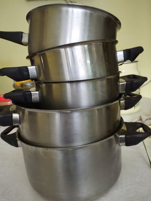 Набор посуды из нержавейки.