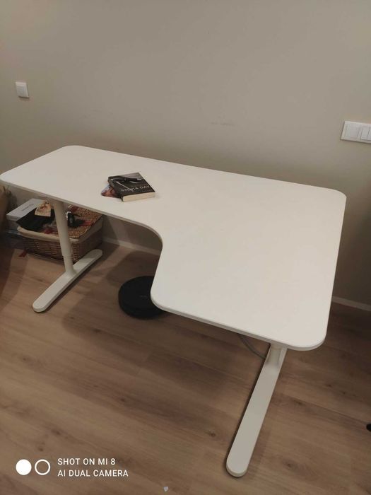Secretária Bekant Corner IKEA Altura Ajustável - Home Office