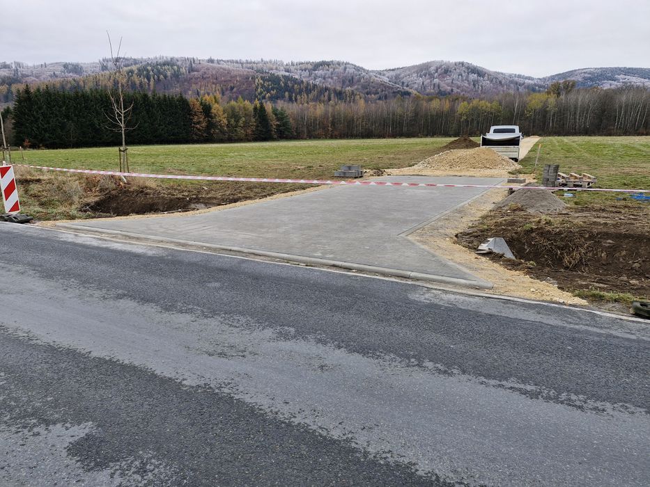 Roboty ziemne prace ziemne Drenaże Budowa dróg Niwelacje teren koparka