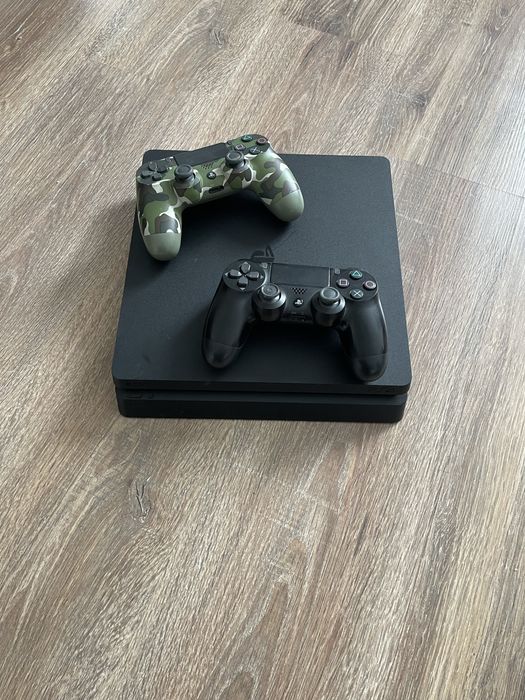 Ps 4 slim 1 tb в відмінному стані з  двома джойстиками