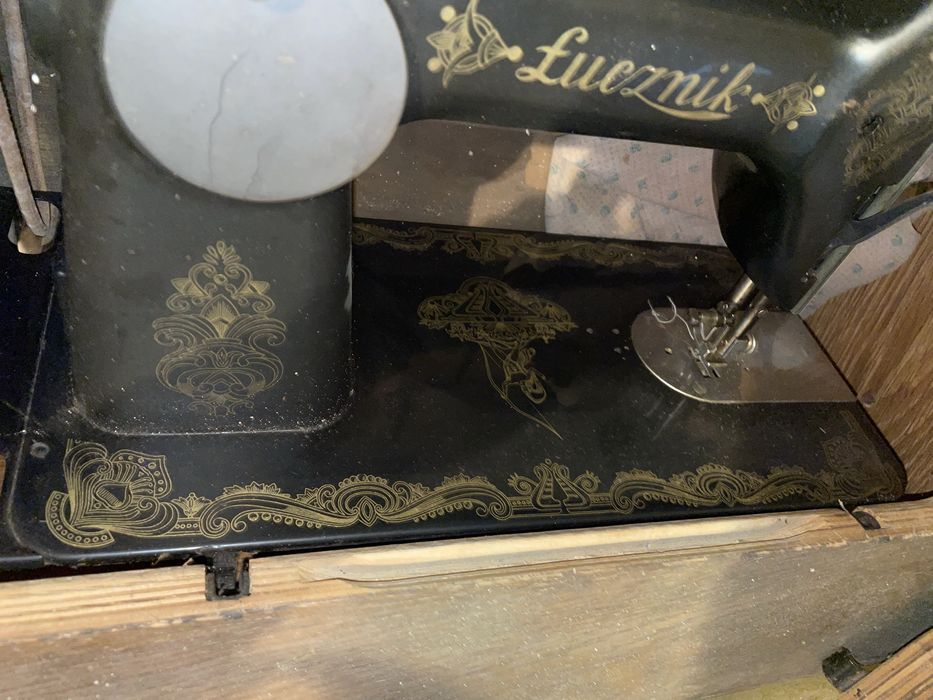 Stolik maszyna do szycia