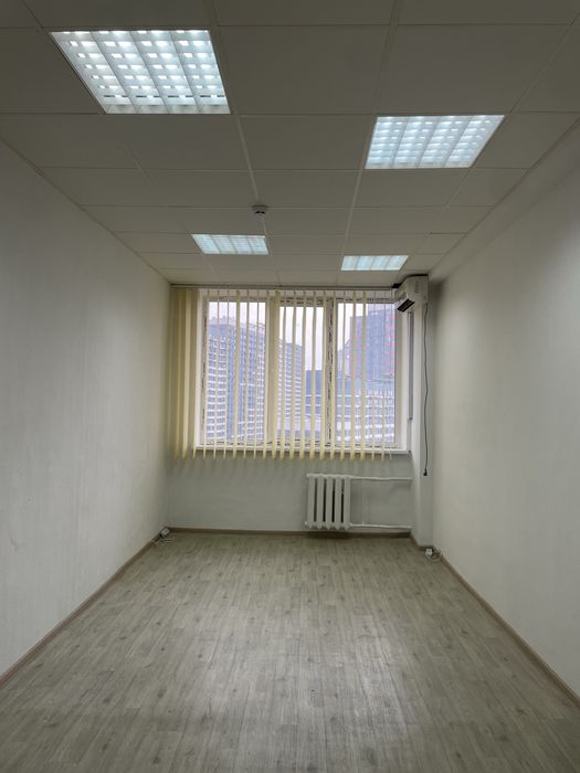 Здам офіс 17 м2, бізнес центр біля метро Лівобережна,вул. Сверстюка 19