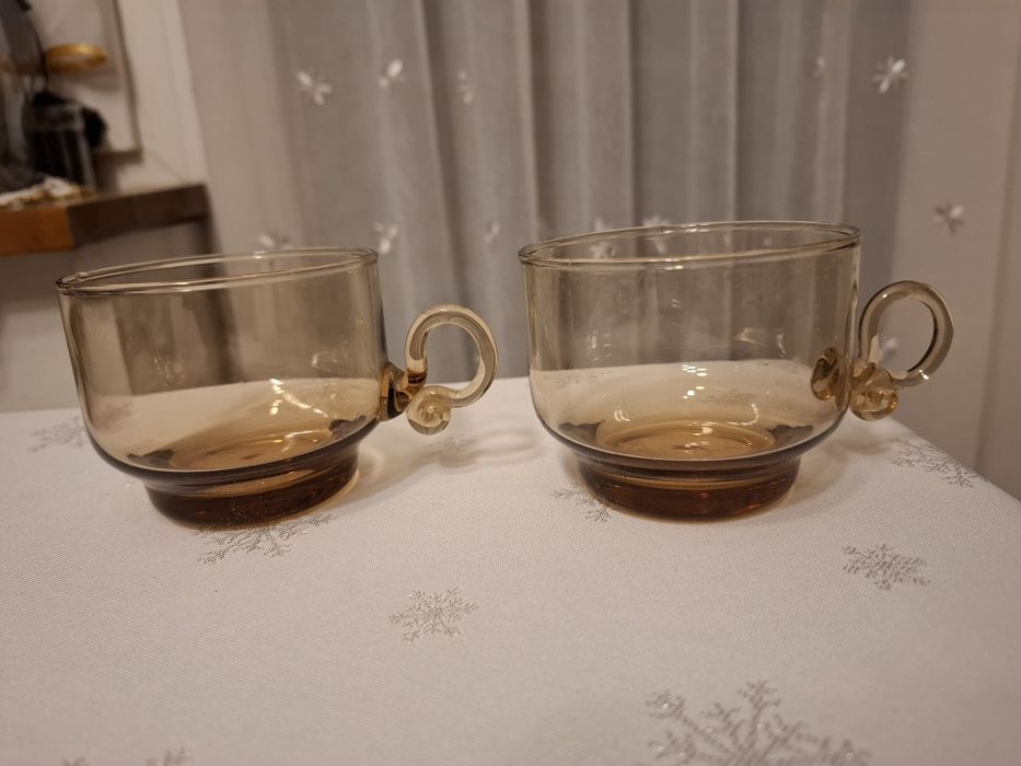 Miodowe szklanki, Laura, bursztynowe, prl.