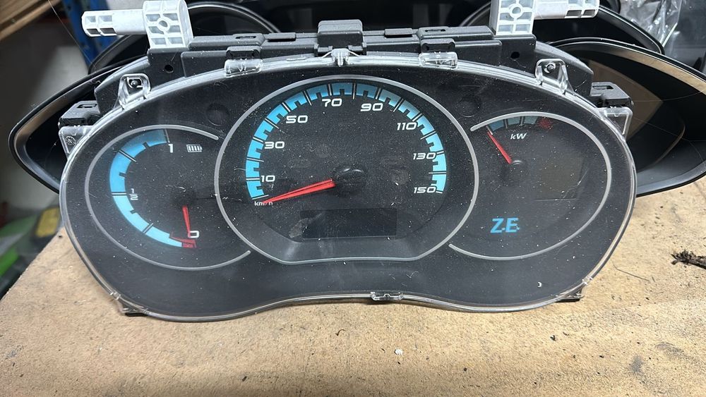 Quadrante Renault Kangoo elétrica