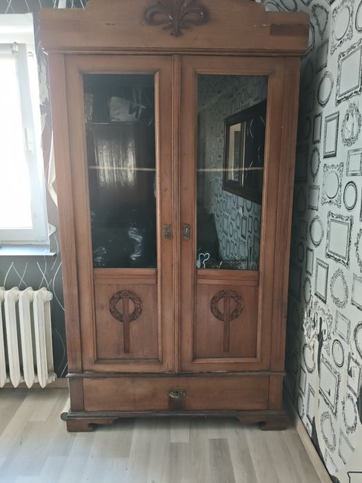 Stara szafa, witryna