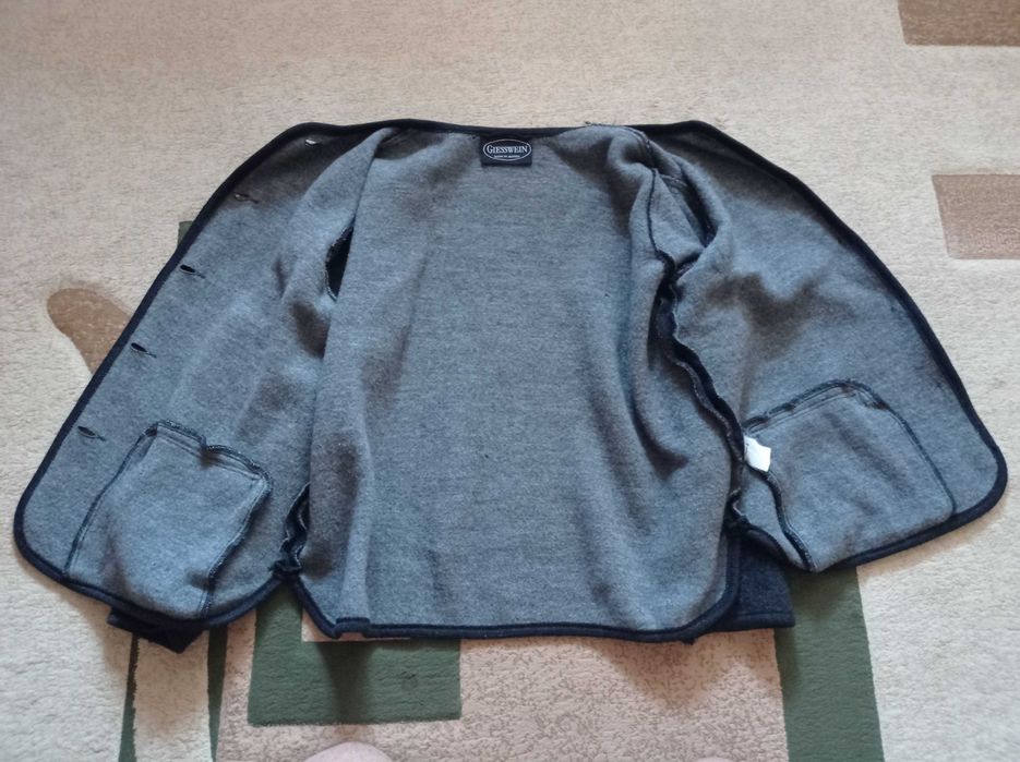 Продам чоловічі брюки та 2 жіночі кофти в гарному стані