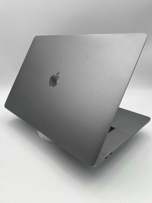 MacBook Pro 16" Touch Bar, 8-core CPU, 32 GB RAM, 1 TB SSD, AMD Radeon 8 GB64740525666179124