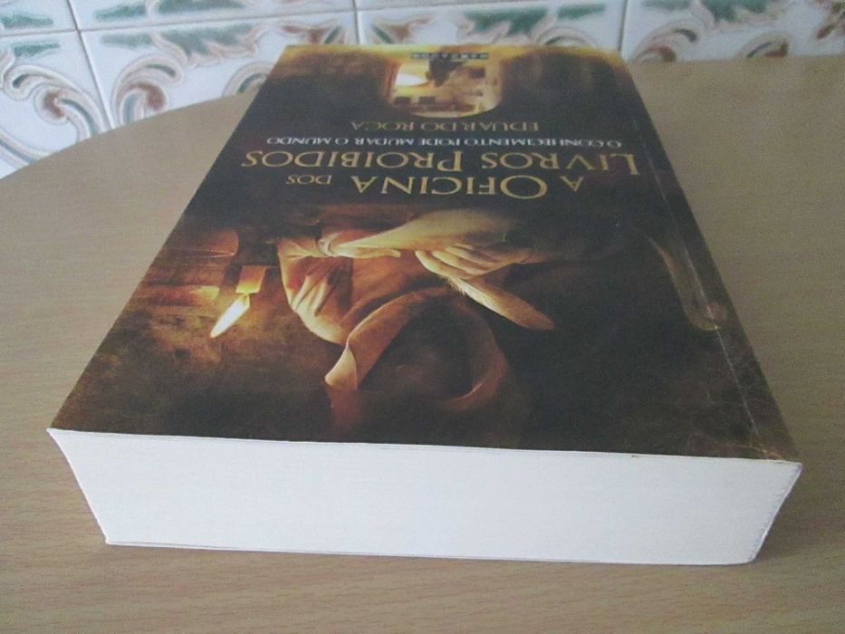 A Oficina dos Livros Proibidos de Eduardo Roca (Oferta de portes)