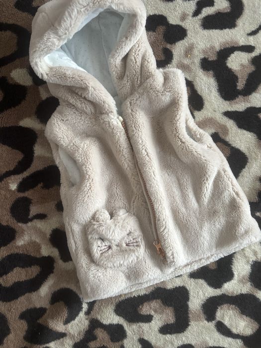 Безрукавка для дівчинки