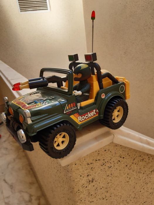 Jogos para criança e carro de brincar