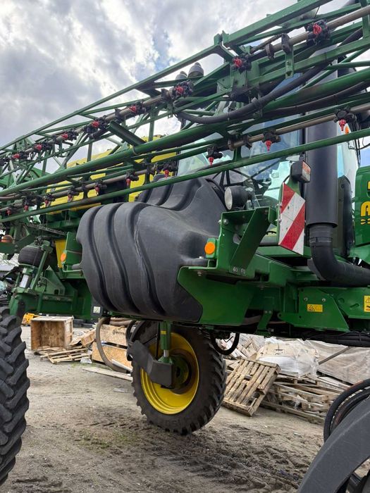 Обприскувач самохідний John Deere M4040