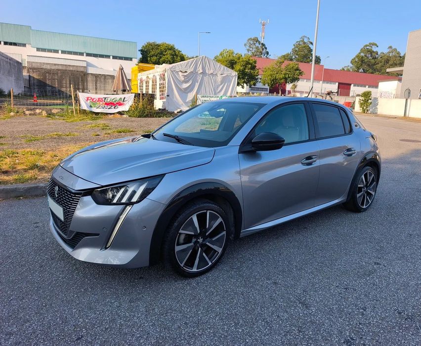 Peugeot e-208 GT