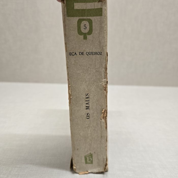 Livro de Eça de Queiroz  "Os Maias"