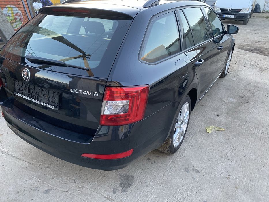Ляда кляпа кришка багажника Skoda Octavia A7 чорна 1Z1Z універсал шрот запчастини Рівне