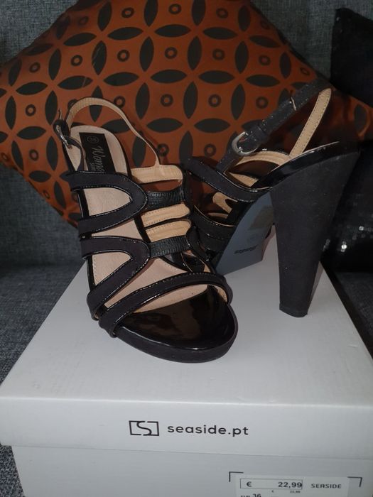 Sandálias mto elegantes Nunca Usadas.