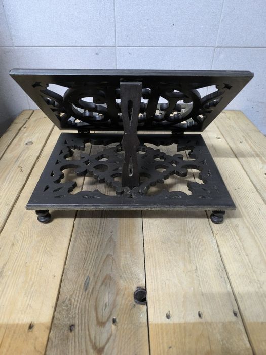 Suporte para bíblia em madeira