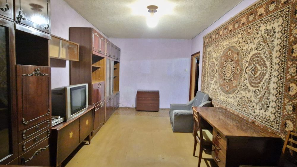 Продам 2к  квартиру від власника в Дніпровському районі, проспект Воскресенський, 50.